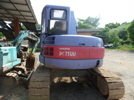 ขายรถแบคโฮ ยี่ห้อ KOMATSU รุ่น PC75UU