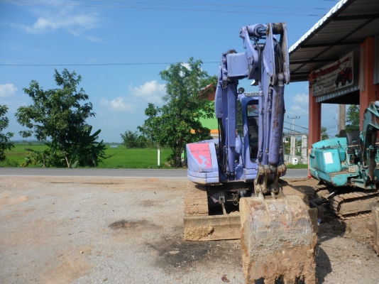 ขายรถแบคโฮ ยี่ห้อ KOMATSU รุ่น PC75UU