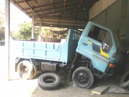 ขายรถดั้ม6ล้อช่างล่างTOYOTAหัวเก๋งเครื่องISUZU 110แรง