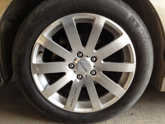 ขายล้อแม็ก Venerdi ขอบ17 5รู114 พร้อมยาง Michelin MXV8 225 50 17