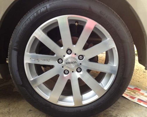 ขายล้อแม็ก Venerdi ขอบ17 5รู114 พร้อมยาง Michelin MXV8 225 50 17