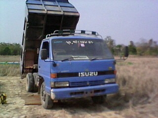 ขายรถบรรทุก6ล้อดั้มISUZU NPR 115 น๊อต5รู ปี37 รถพร้อมใช้งานครับ