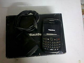 ขายโทรศัพท์ blackberry curve 8520 ยกกล่อง สีดำ ราคา1500 บาท
