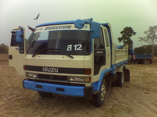 ขาย ISUZU Rocky 195 สภาพสวย  เครื่องไม่มีเยิ้ม ช่วงล่างสวยมาก แซสซีสวย  รถประกอบนอก ติดต่อคุณสุวรรณ 0878616974