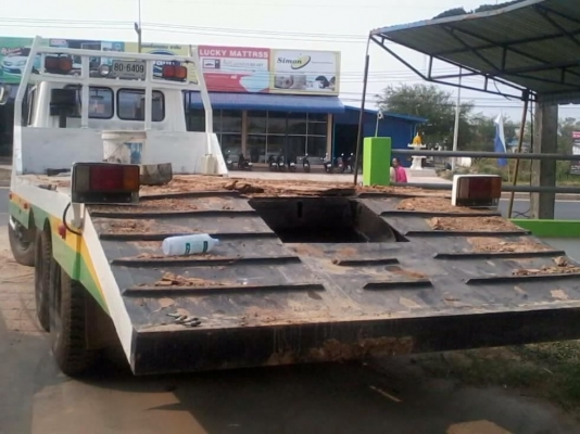 HINO F17 - 168 HP EH700 รถหางปลาสิบล้อ 2 เพลา ใช้ลาก PC 200 ได้เลยครับ เครื่องแห้งแรงดี หัวเก๋งบางเดิมไม่ผุภายในเก๋งคอนโซลครบ พวงมาลัยเพาเวอร์ ช่วงล่่างคัชซีสวยไม่มีบวม ยางสภาพเต็มดีพร้อมลากพร้อมบรรทุกได้เลยครับ เอกสารทะเบียนครบพร้อมโอน ราคาต่อรองได้ครับ