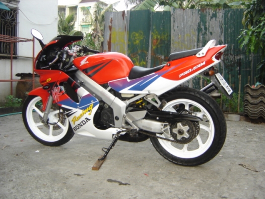 ขาย NSR 150SP สวยมาก มีสี แดง และสี เขียวส้ม สวยทั้งสองคัน ครับ ราคา 39900 บาท ต่อรองราคา ได้ ครับ