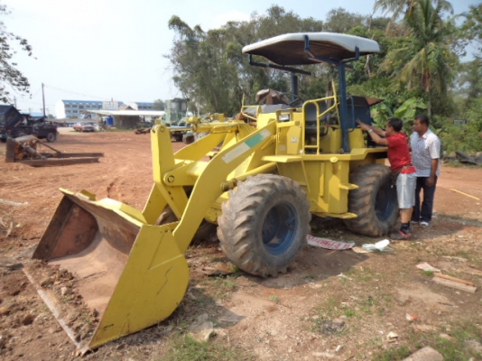 ขายรถตักล้อยางFURUKAWAเอวอ่อน2เพลา สภาพสวยพร้อมใช้ ขายรถตักล้อยางFURUKAWAเอวอ่อน2เพลา สภาพสวยพร้อมใช้