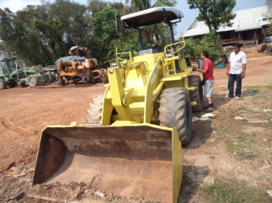 ขายรถตักล้อยางFURUKAWAเอวอ่อน2เพลา สภาพสวยพร้อมใช้ ขายรถตักล้อยางFURUKAWAเอวอ่อน2เพลา สภาพสวยพร้อมใช้