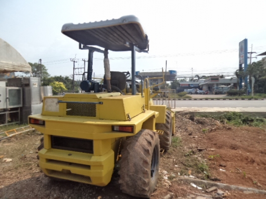 ขายรถตักล้อยางFURUKAWAเอวอ่อน2เพลา สภาพสวยพร้อมใช้ ขายรถตักล้อยางFURUKAWAเอวอ่อน2เพลา สภาพสวยพร้อมใช้