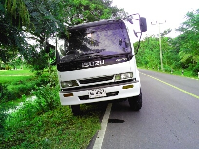 ISUZU DECA 195 Hp ยูโร 1 กระบะบรรทุกรถเกี่ยวข้าวงามๆมาอีกแล้ว ISUZU DECA 195 Hp ยูโร 1 กระบะบรรทุกรถเกี่ยวข้าวงามๆมาอีกแล้ว