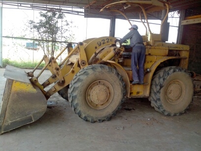 ขายรถตักล้อยาง CAT 922 สภาพพร้อมใช้ สนใจโทร