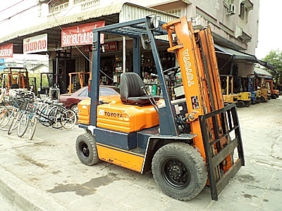 ขายรถยกโตโยต้า 2 ตัน รุ่น5 เครื่องเบนซิน กระบอกคู่ เสาสูง 3 เมตร พวงมาลัยเพาเว่อร์ สีเดิมจากนอก นำเข้าจากญี่ปุ่น ใช้งานได้ทันที ขายรถยกโตโยต้า 2 ตัน รุ่น5 เครื่องเบนซิน กระบอกคู่ เสาสูง 3 เมตร พวงมาลัยเพาเว่อร์ สีเดิมจากนอก นำเข้าจากญี่ปุ่น ใช้งานได้ทันที