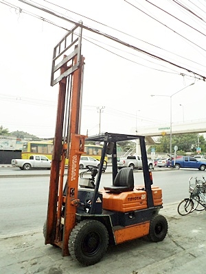 ขายรถยกโตโยต้า 2 ตัน รุ่น5 เครื่องเบนซิน กระบอกคู่ เสาสูง 3 เมตร พวงมาลัยเพาเว่อร์ สีเดิมจากนอก นำเข้าจากญี่ปุ่น ใช้งานได้ทันที ขายรถยกโตโยต้า 2 ตัน รุ่น5 เครื่องเบนซิน กระบอกคู่ เสาสูง 3 เมตร พวงมาลัยเพาเว่อร์ สีเดิมจากนอก นำเข้าจากญี่ปุ่น ใช้งานได้ทันที