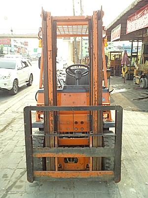 ขายรถยกโตโยต้า 1.5 ตัน  เครื่องเบนซิน  กระบอกคู่ เสาสูง 3 เมตร   พวงมาลัยเพาเว่อร์  สีเดิมจากนอก นำเข้าจากญี่ปุ่น ใช้งานได้ทันที