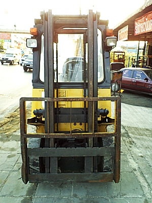 ขายรถยกTCM 1.8 ตัน  เครื่องดีเซลอีซูซุ เกียร์ออโต้  ยางตัน 4 ล้อ กระบอกคุ่ เสาสูง 3 เมตร  พวงมาลัยเพาเว่อร์  สีเดิมจากนอก นำเข้าจากญี่ปุ่น ใช้งานได้ทันที