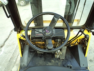 ขายรถยกTCM 1.8 ตัน  เครื่องดีเซลอีซูซุ เกียร์ออโต้  ยางตัน 4 ล้อ กระบอกคุ่ เสาสูง 3 เมตร  พวงมาลัยเพาเว่อร์  สีเดิมจากนอก นำเข้าจากญี่ปุ่น ใช้งานได้ทันที