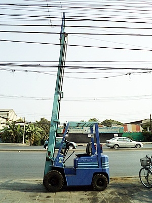 ขายรถยกโตโยต้า 1.5 ตัน รุ่น5 เครื่องเบนซิน  กระบอกคู่ เสาสูง 5 เมตร  ยางตันใหม่ 4 ล้อ  พวงมาลัยเพาเว่อร์  สีเดิมจากนอก นำเข้าจากญี่ปุ่น ใช้งานได้ทันที