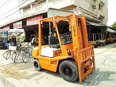 ขายรถยกโตโยต้า 2.5 ตัน เครื่องเบนซิน กระบอกคู่ เสาสูง 3 เมตร พวงมาลัยเพาเว่อร์ สีเดิมจากนอก นำเข้าจากญี่ปุ่น ใช้งานได้ทันที ขายรถยกโตโยต้า 2.5 ตัน เครื่องเบนซิน กระบอกคู่ เสาสูง 3 เมตร พวงมาลัยเพาเว่อร์ สีเดิมจากนอก นำเข้าจากญี่ปุ่น ใช้งานได้ทันที