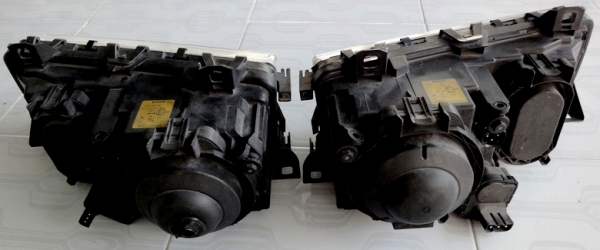 ขายโคมไฟหน้า มีวงแหวนรอบนอก BMW E36 ราคา 3,500 บาท ขายโคมไฟหน้า มีวงแหวนรอบนอก BMW E36 ราคา 3,500 บาท