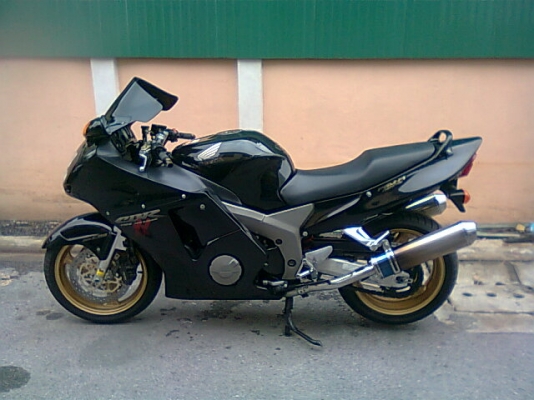 ขายcbr1100xxblackbird ปี2000(หัวฉีด) ราคา173000 ใครโทรวันนี้วันเดียว.ลดให้อีกคับ