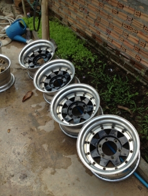 ขายล้อแท้ Enkei Apache-8 15x8 ออฟ-27 6 รู สวยๆ ลึกๆ 4 นิ้ว 14500 ครับ