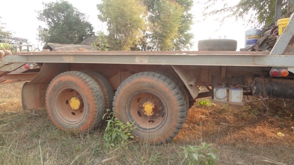 ขายรวม 2 คัน (รถแบคโฮ ยี่ห้อ KOMATSU PC120-5 //รถบรรทุก 10 ล้อ เทนเลอร์ ยี่ห้อ ISUZU