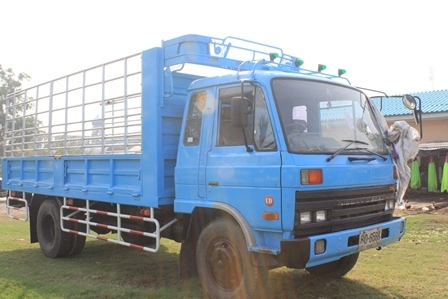 ขายรถบรรทุกหกล้อ สภาพดีสีสวย พร้อใช้งานครับ