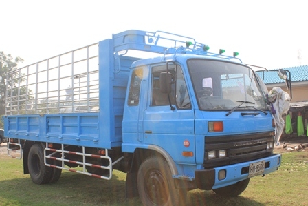 ขายรถบรรทุกหกล้อ สภาพดีสีสวย พร้อใช้งานครับ