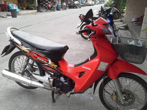 wave 125 s ปี 47 สีแดง ดำ กุญแจใหญ่ เครื่องเดิม แน่นๆ เอกสารครบ
