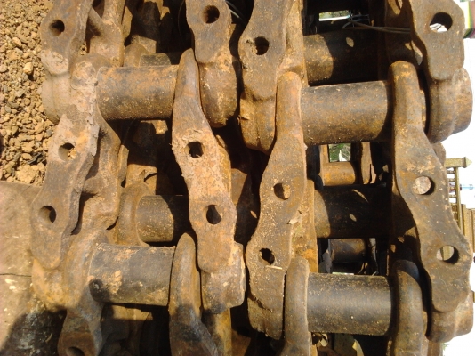 ขายถูก.!!  โซ่รถแบคโฮ  HITACHI  รุ่น  ZX200