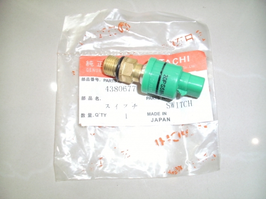 HITACHI EX200-5 PART NO.4380677 PRESSURE SWITCH (บริการจัดส่งตามออเดอร์)
