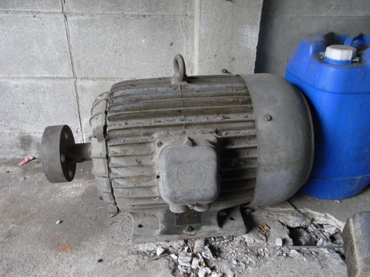 ขายมอเตอร์ 30 HP. 1400 RPM. ใช้งานได้แต่ลูกปืนดังต้องเปลี่ยน