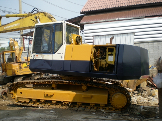 ต้องการขายรถแบคโฮ KOMUTSU PC200-5
