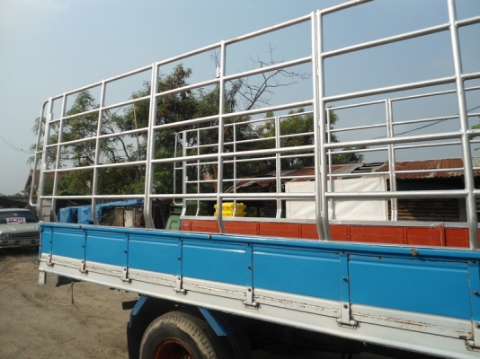 ขายรถ 6ล้อ NPR ยาว 5เมตร ยี่ห้อ Isuzu, สีฟ้า-ขาว