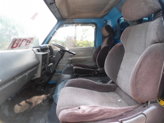 ขายรถ 6ล้อ NPR ยาว 5เมตร ยี่ห้อ Isuzu, สีฟ้า-ขาว