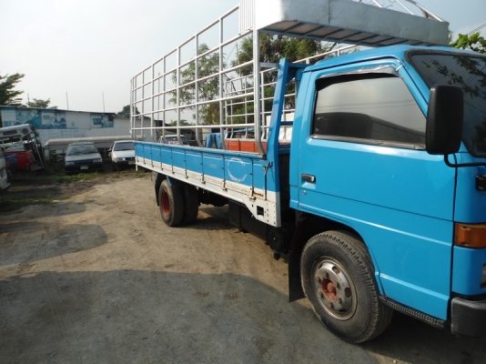 ขายรถ 6ล้อ NPR ยาว 5เมตร ยี่ห้อ Isuzu, สีฟ้า-ขาว