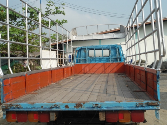 ขายรถ 6ล้อ NPR ยาว 5เมตร ยี่ห้อ Isuzu, สีฟ้า-ขาว