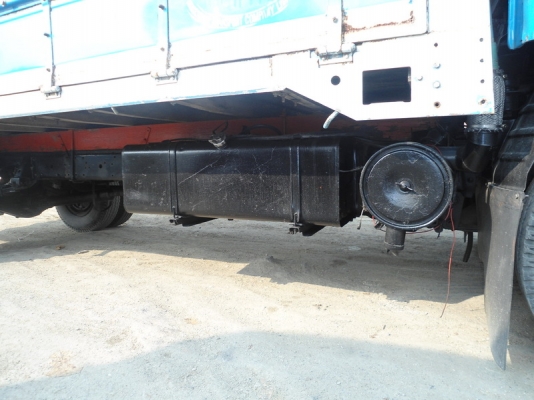 ขายรถ 6ล้อ NPR ยาว 5เมตร ยี่ห้อ Isuzu, สีฟ้า-ขาว