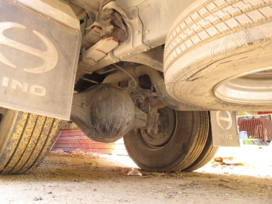 รถบรรทุก 6 ล้อ ยี่ห้อ HINO