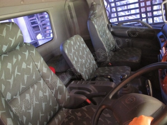 รถบรรทุก 6 ล้อ ยี่ห้อ HINO