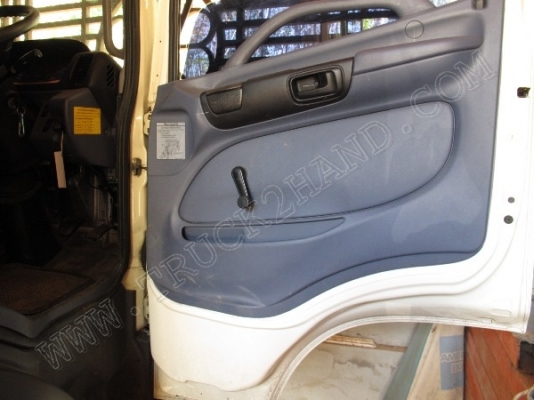 รถบรรทุก 6 ล้อ ยี่ห้อ HINO