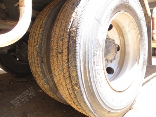 รถบรรทุก 6 ล้อ ยี่ห้อ HINO