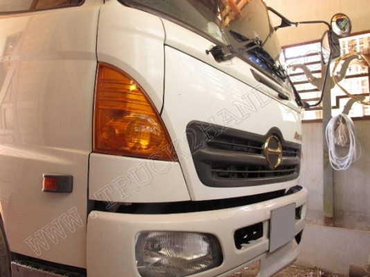รถบรรทุก 6 ล้อ ยี่ห้อ HINO