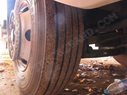 รถบรรทุก 6 ล้อ ยี่ห้อ HINO