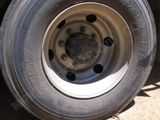 รถบรรทุก 6 ล้อ ยี่ห้อ HINO