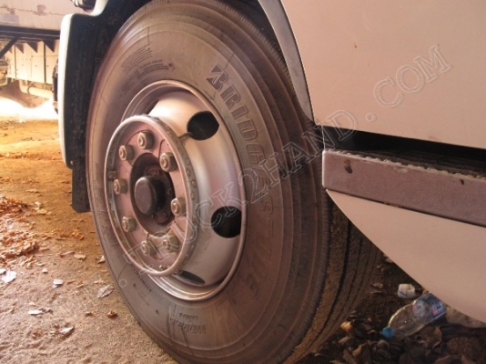 รถบรรทุก 6 ล้อ ยี่ห้อ HINO