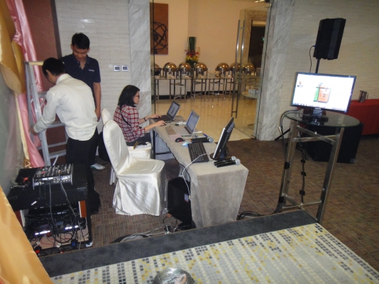 รับออกงานคาราโอเกะราคากันเองราคาเริ่มต้นที่2500บาทตามระยะทางและจำนวนแขกครับ