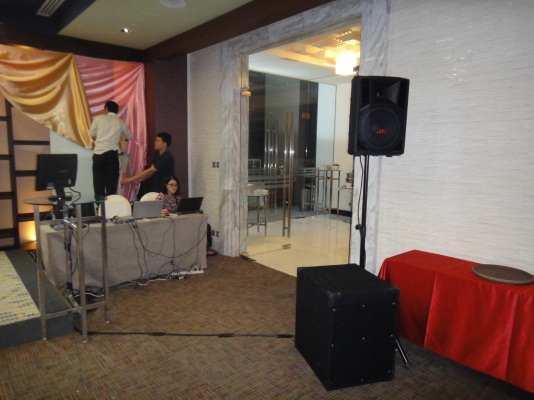 รับออกงานคาราโอเกะราคากันเองราคาเริ่มต้นที่2500บาทตามระยะทางและจำนวนแขกครับ