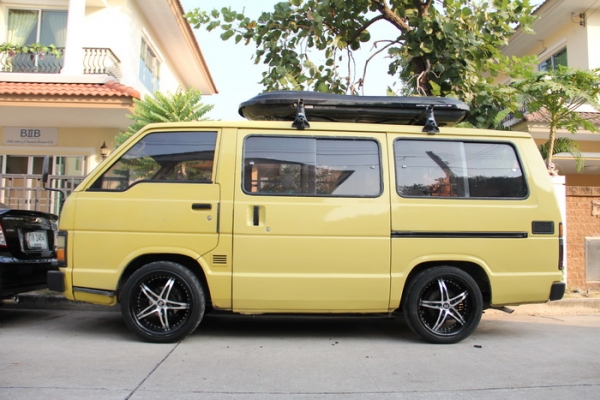 ตู้hiace ช่วงสั้น เครื่องเบนซินแท้ ติดLPG ลงเล่มแล้วประหยัดมาก ใช้งานได้เลย