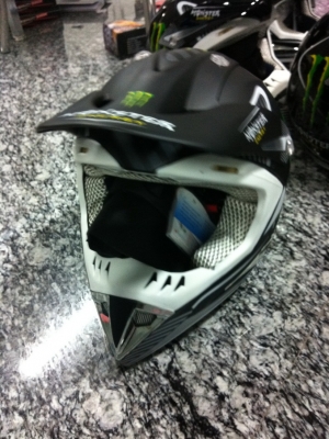 หมวก monsterไซL 1500 มีแค่ใบเดียวเท่านั้น